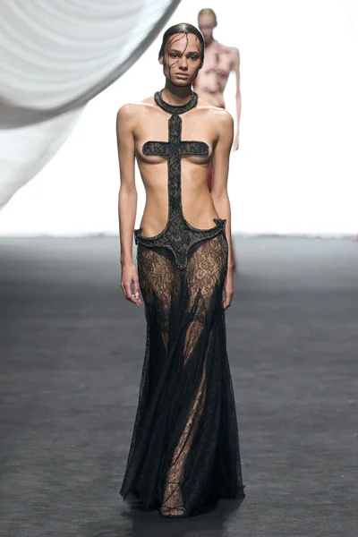Look 17